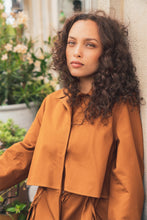 Charger l'image dans la galerie, Trench, Manteau, mode , éthique , mode éthique, vêtement, femme ,sustainable , ethical , ethical fashion , responsible sourcing , mode respectueuse , made in France , fabrique en France, made paris , fabrique a paris , local , mode local , acheter local , buy local , brand , fashion , style , classic , elegant , women , mode feminine, , french brand , french designer , prêt a porter, ready to wear , parisienne , blouse